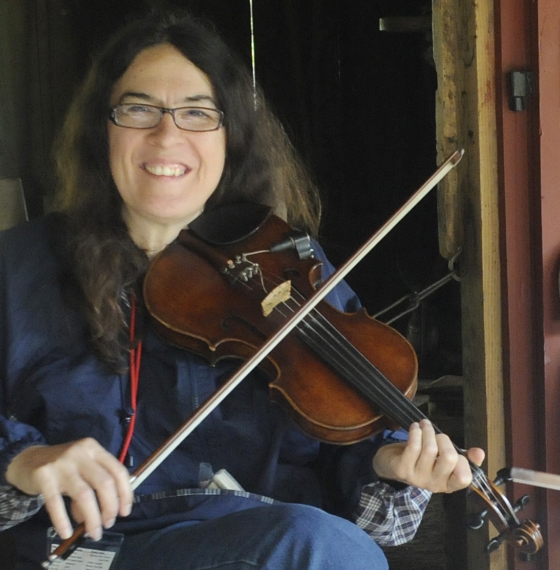 Gina Forsyth with fiddle