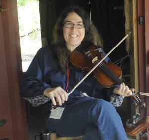 Photo of Gina Forsyth with fiddle