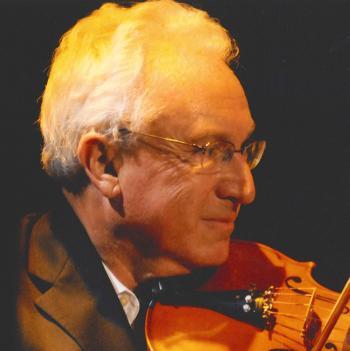 Len Springer playing the fiddle