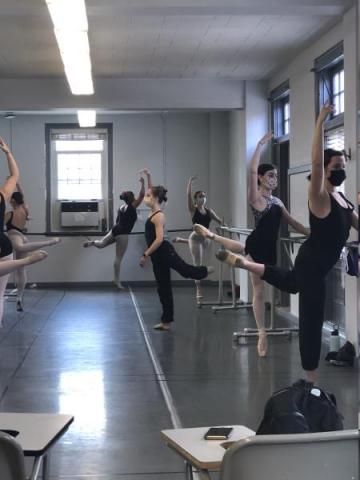 Dance Majors in Workshop with Kaylin Maggard
